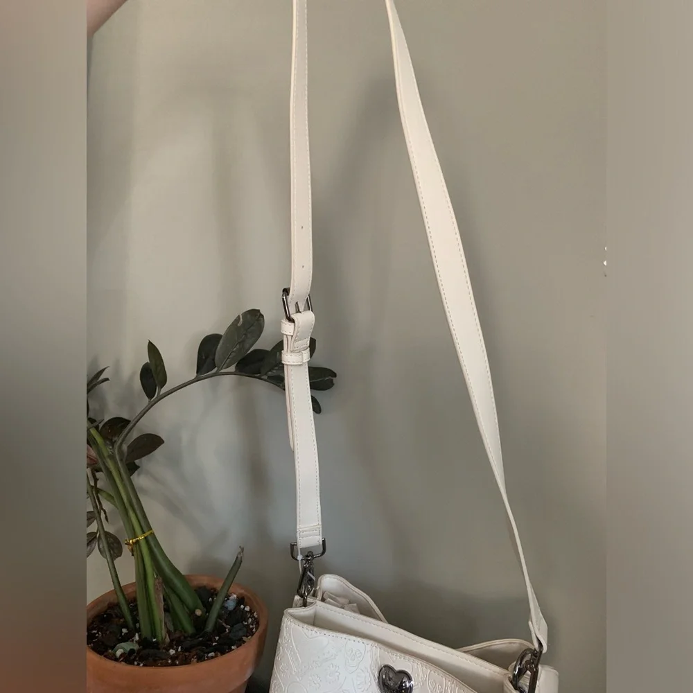 *smaller* Betsey Johnson skull embossed crossbody or satchel purse halloween - Picture 3 of 15